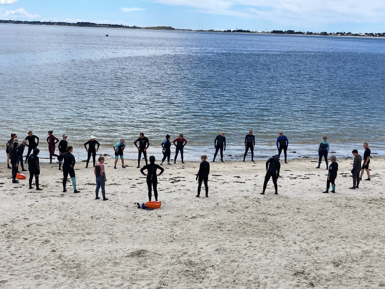 oceaneclub-echauffement Echauffement du groupe de longe-côte à Carnac avec Océane club